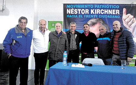 Referentes. Rachid, Laborde, Conde Ramos, Ferraresi, Depetri, Drkos y Di Cola durante el lanzamiento. 