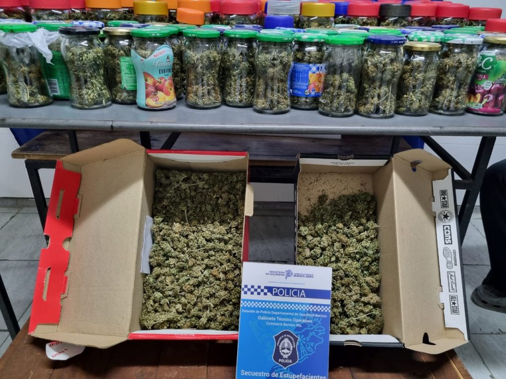 detenidos-cinco-kilos-marihuana