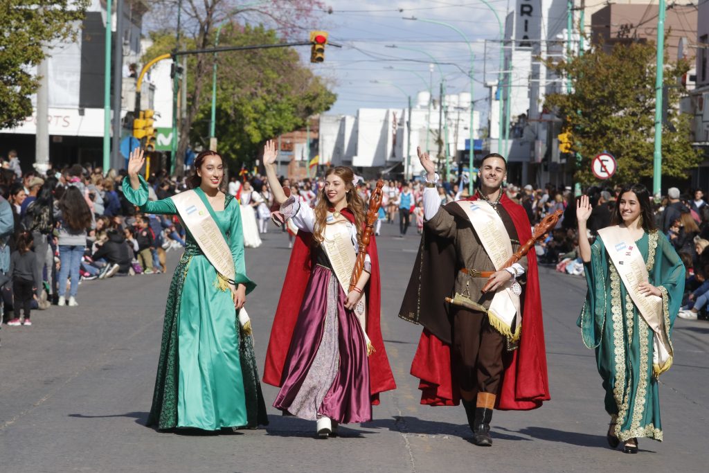 desfile-cierre-fiesta-provincial-del-inmigrante