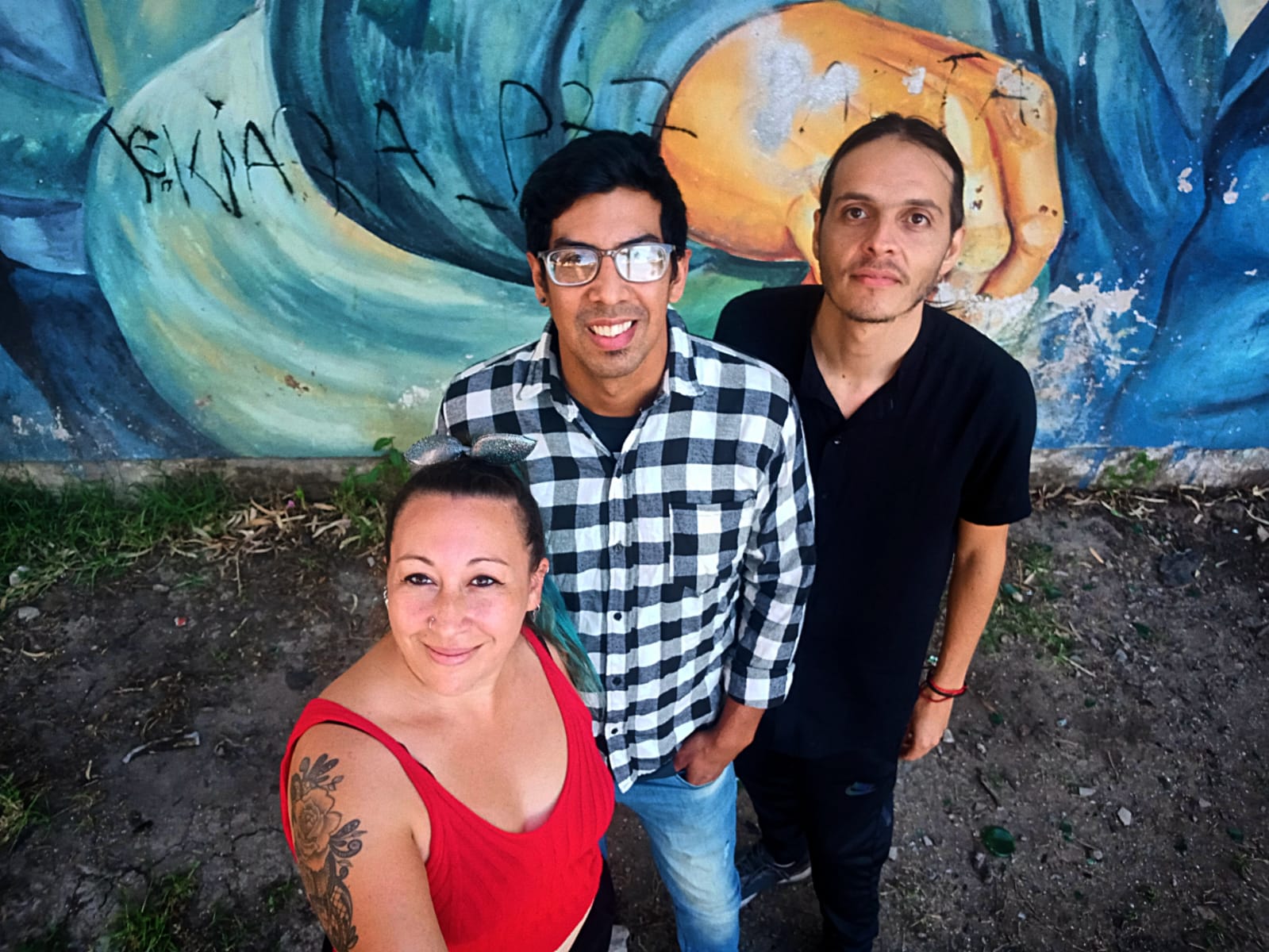 Lemuria Rock son Mauro Fernández (batería), Nadia  Santillán (teclado y voz) y Damián Montenegro (guitarra y voz).