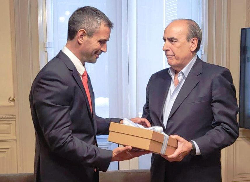 El ministro del Interior de la Nación, Guillermo Francos, hizo entrega al Presidente de la Cámara baja, Martín Menem, del proyecto de 