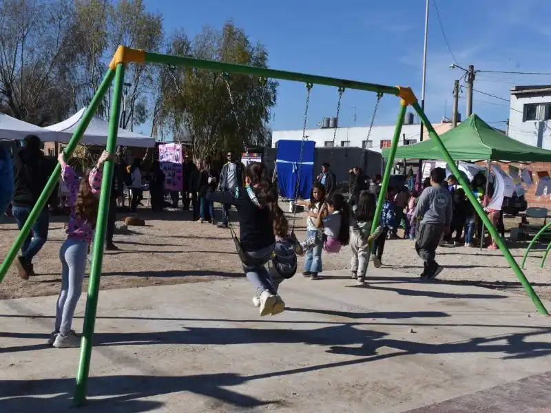 plaza mujeres en pie de lucha