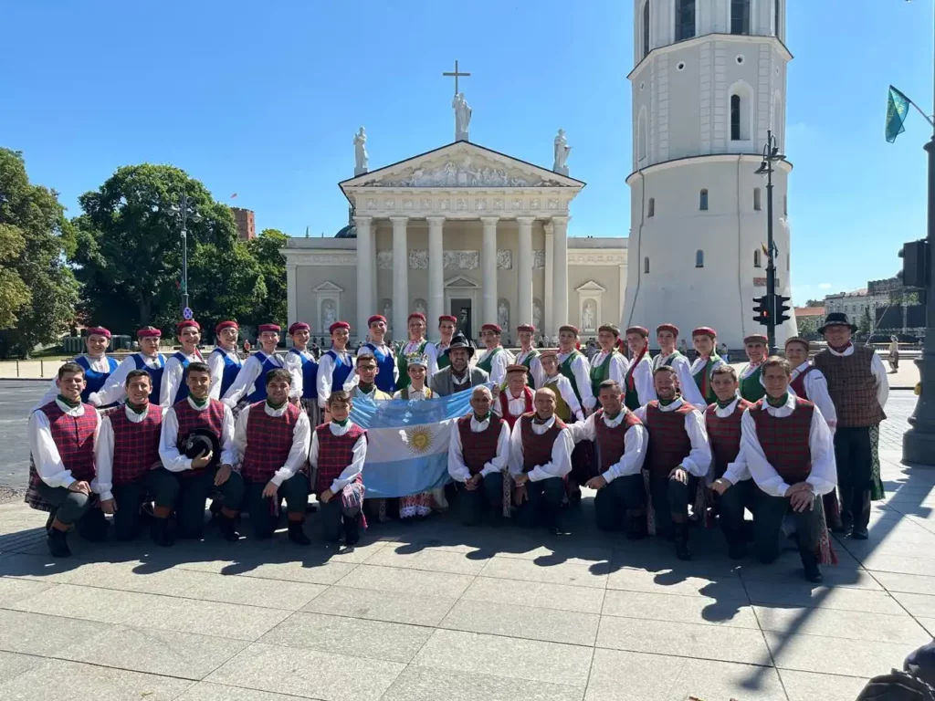 Delegación de la Sociedad Lituana Nemunas en Festival de la Canción de Lituania