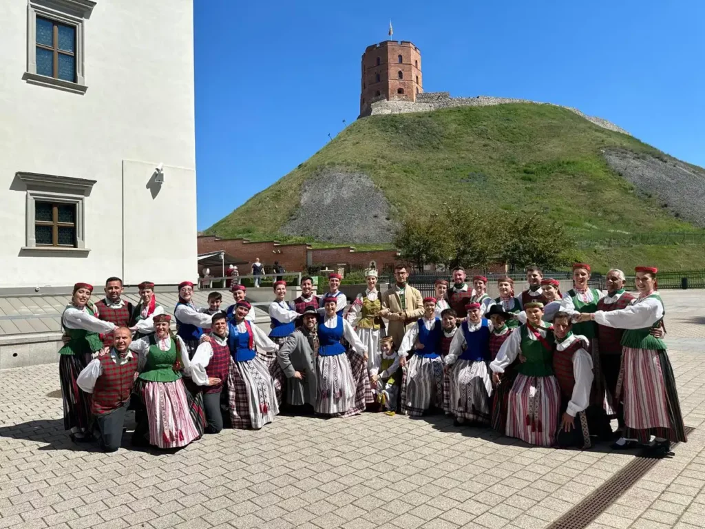 Delegación de la Sociedad Lituana Nemunas en Festival de la Canción de Lituania