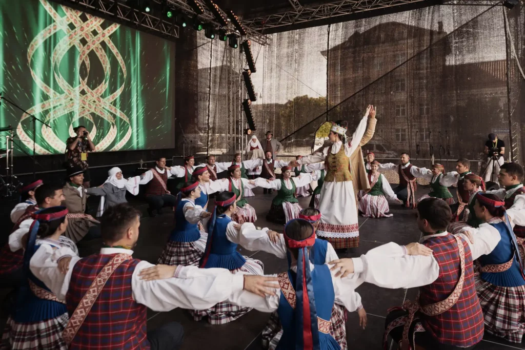 Delegación de la Sociedad Lituana Nemunas en Festival de la Canción de Lituania