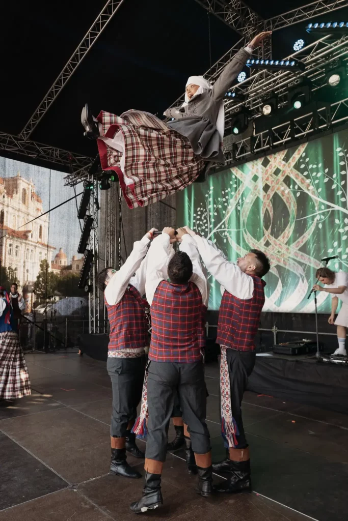 Delegación de la Sociedad Lituana Nemunas en Festival de la Canción de Lituania