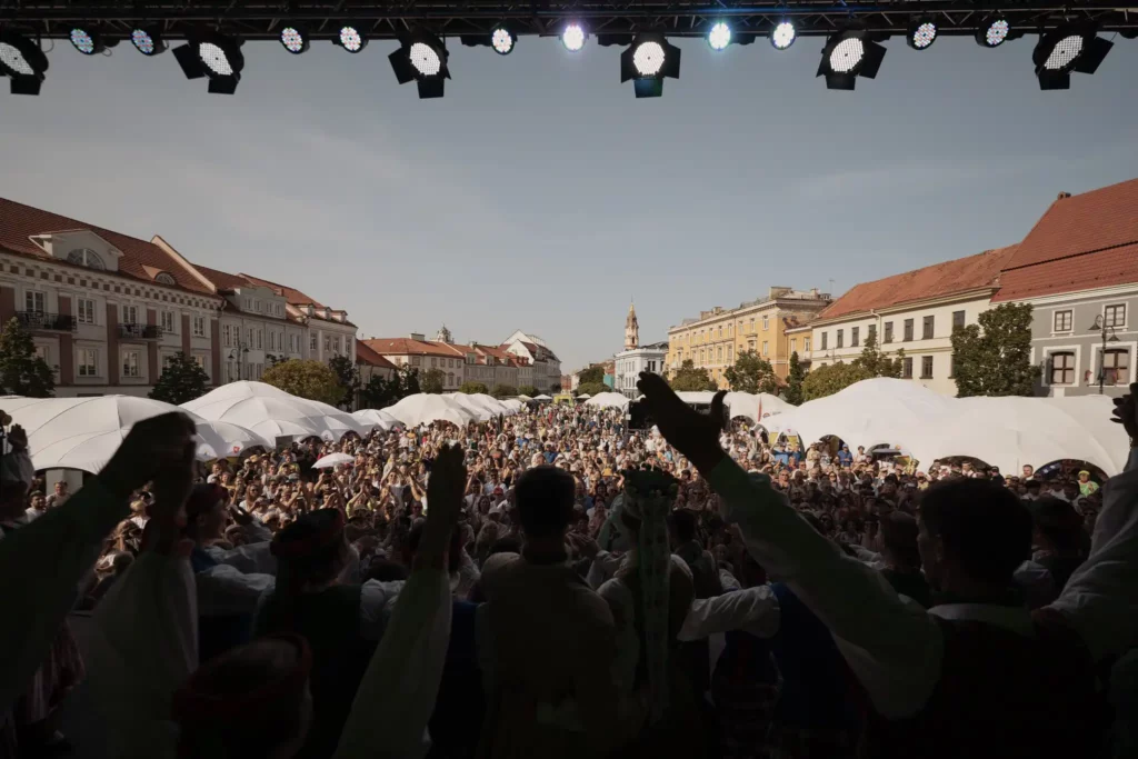 Delegación de la Sociedad Lituana Nemunas en Festival de la Canción de Lituania