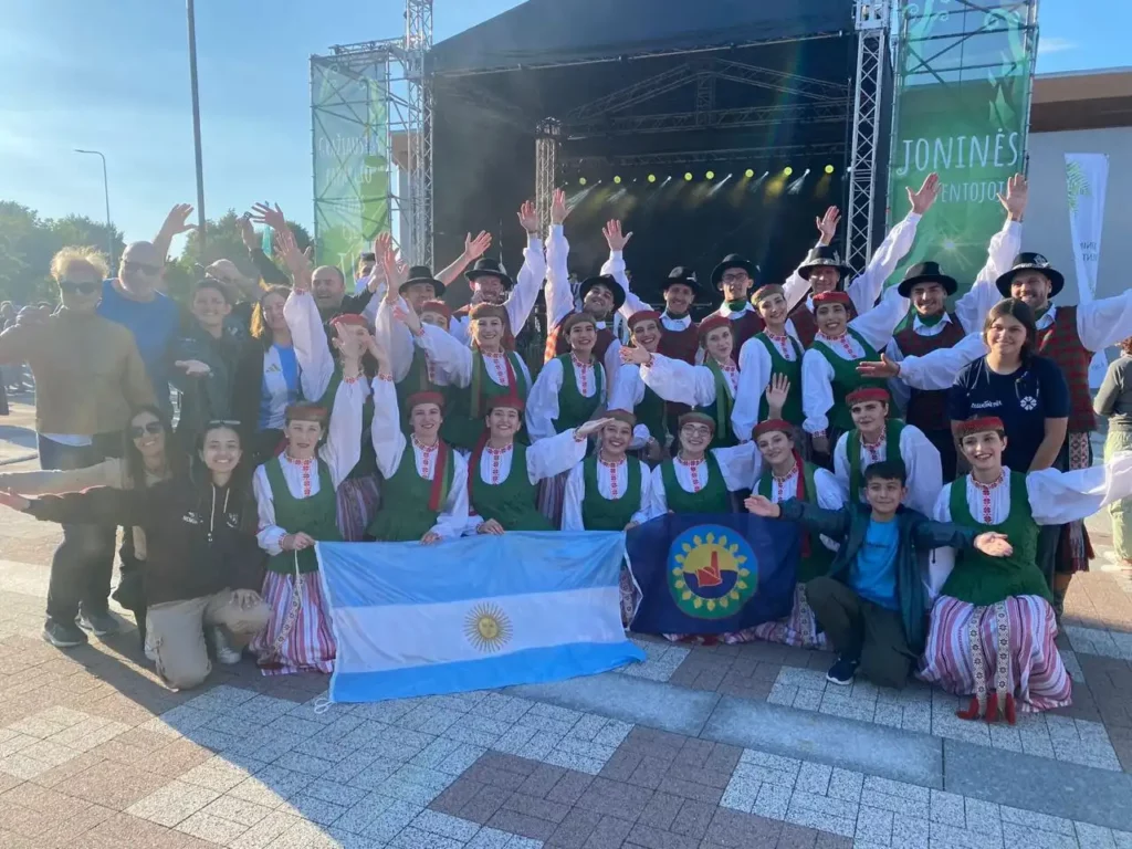 Delegación de la Sociedad Lituana Nemunas en Festival de la Canción de Lituania