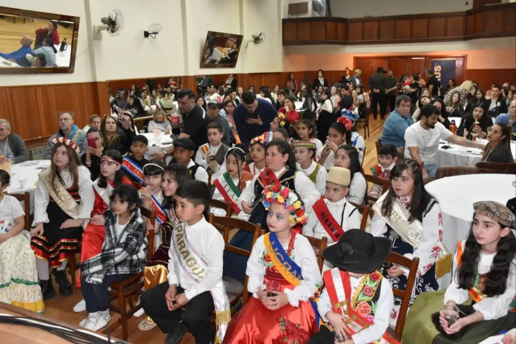 Tarde de Té de representantes infantiles de la Fiesta Provincial del Inmigrante