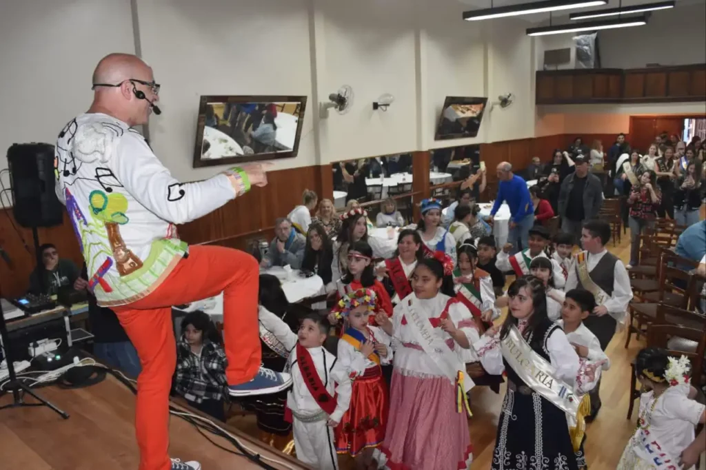 Tarde de Té de representantes infantiles de la Fiesta Provincial del Inmigrante