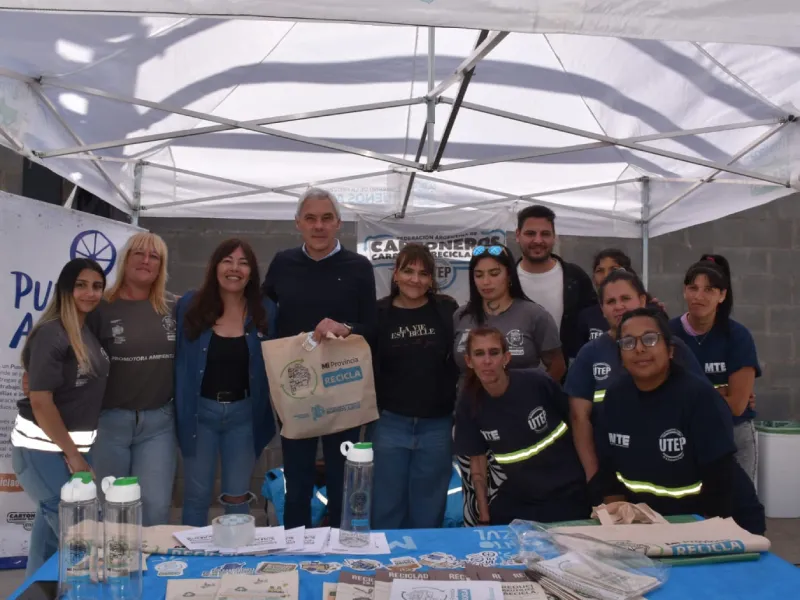 Entrega de indumentaria para Berisso Recicla