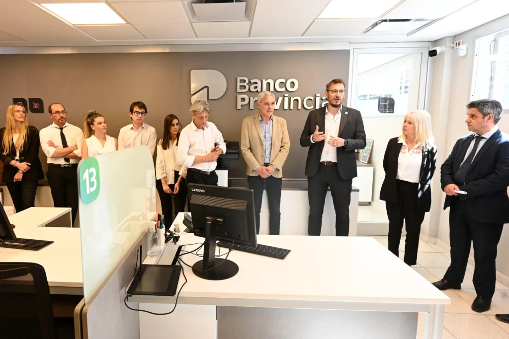 Banco Provincia reinauguró sus dos sucursales en Berisso