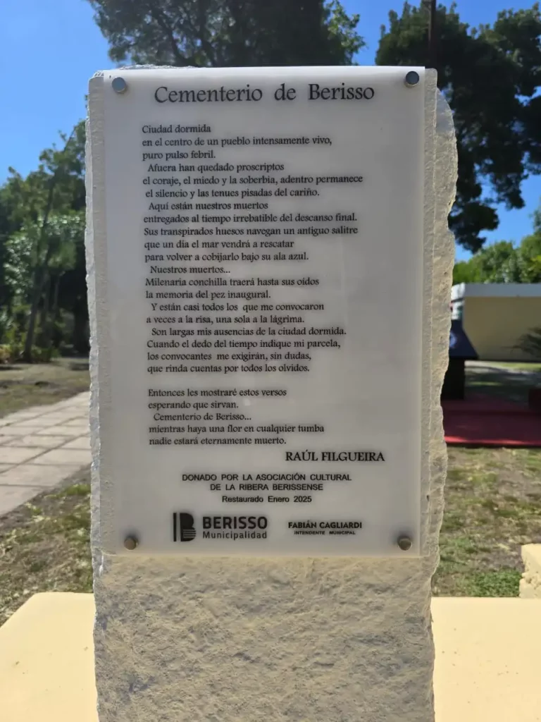 homenaje a escritores en el Cementerio Parque