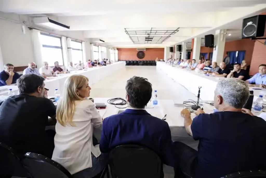 Kicillof encabezó encuentro con intendentes en Villa Gesell