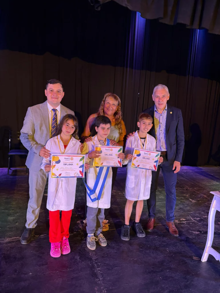 Reconocimiento del Rotary Berisso a los mejores promedios