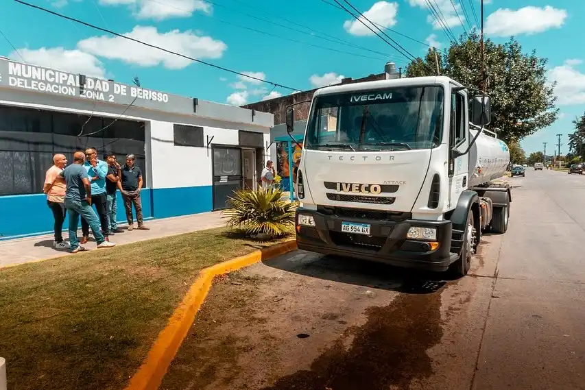 camión cisterna de ABSA para acarrear agua a Los Talas