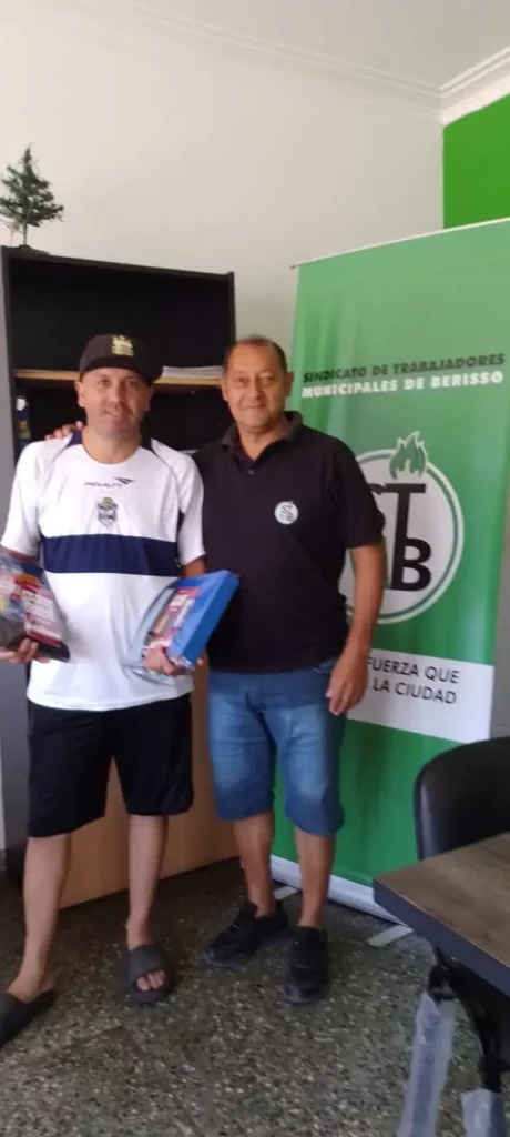 Entrega de útiles escolares del STMB