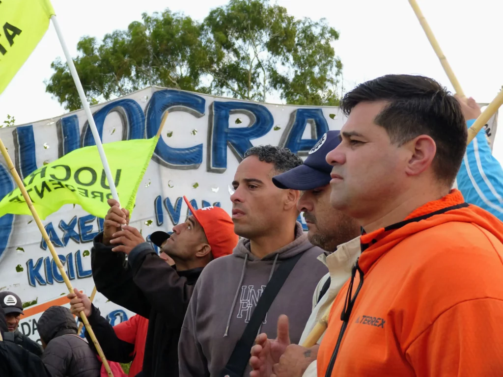 protesta de uocra la plata en la termoeléctrica de Ensenada