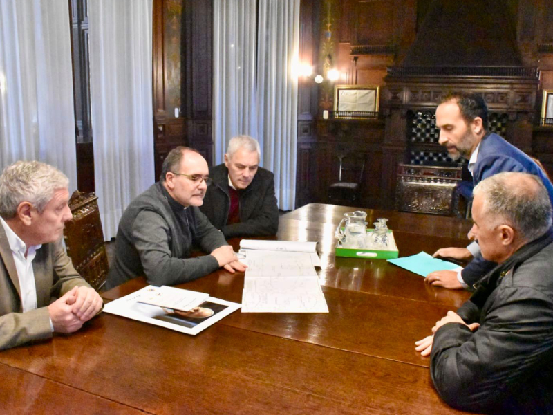 Firman escritura por la parcela que ocupa la parroquia San José Obrero