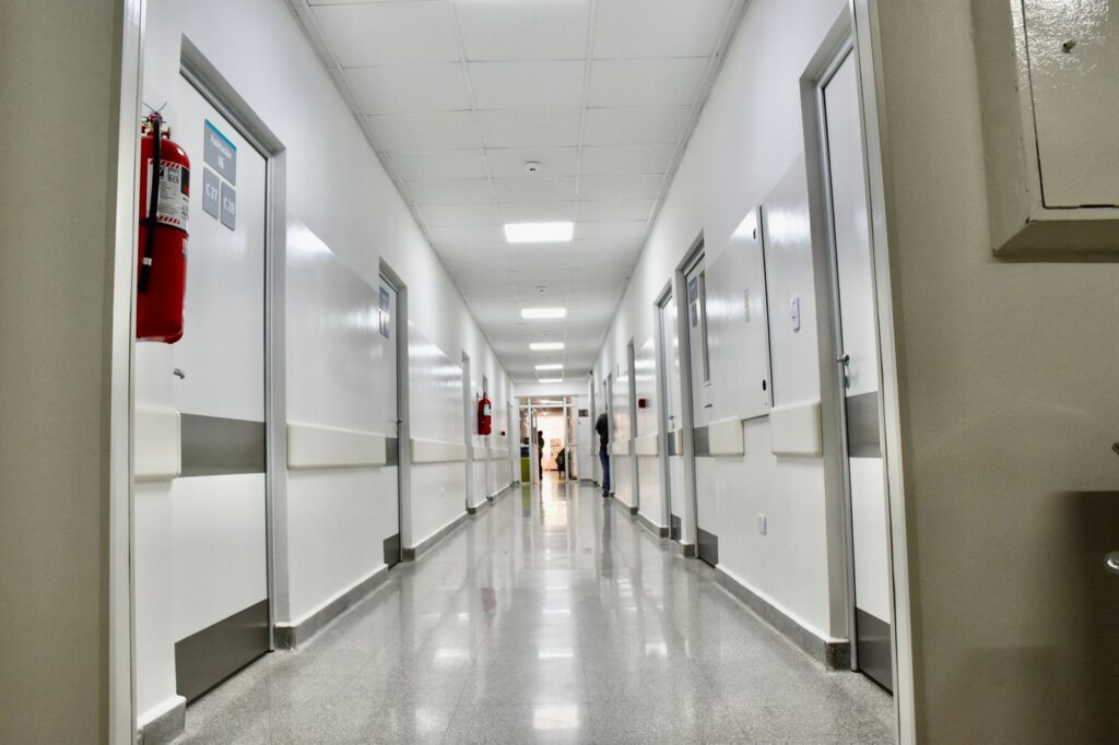 kicillof en el hospital larrain