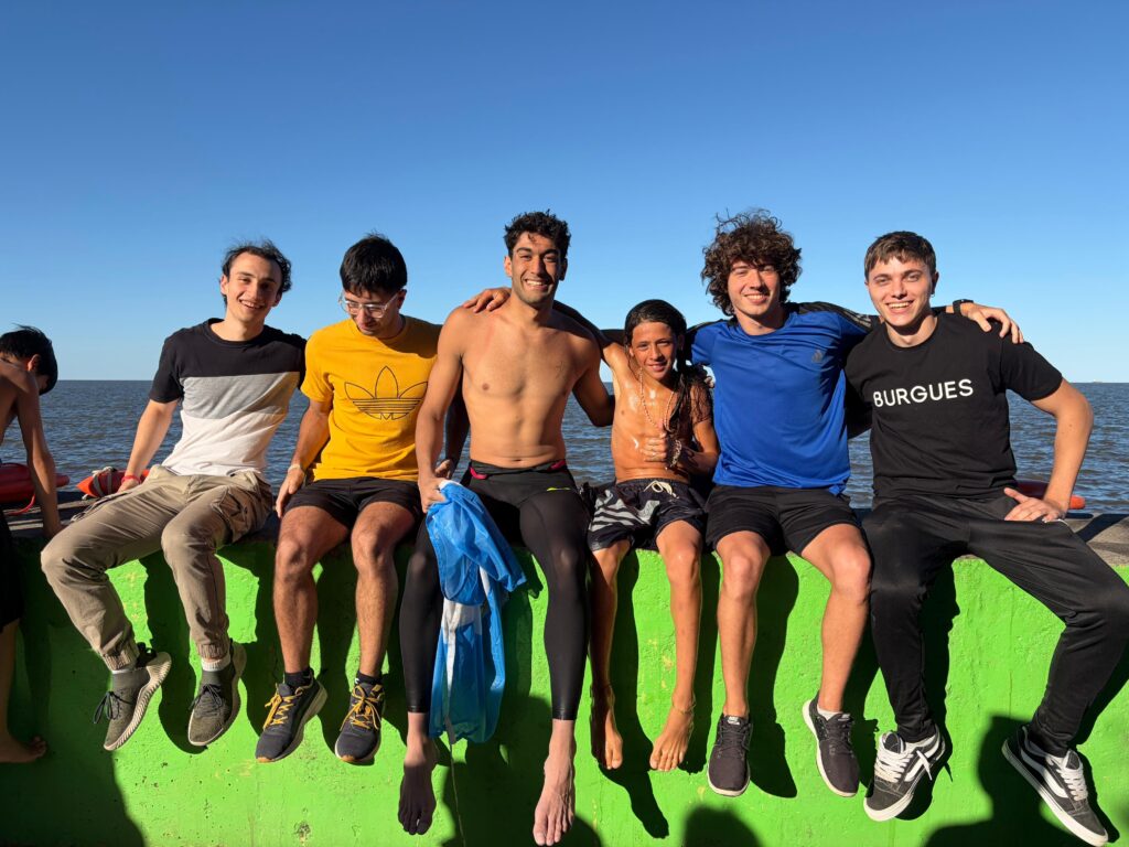 Nicolás Marotte cruza a nado el Río de la Plata